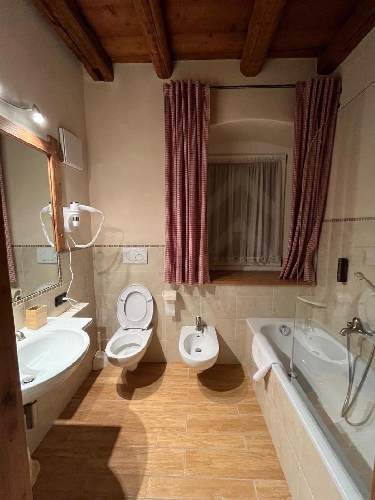 Castel Madonna Aparthotel San Martino Di Castrozza Exteriör bild